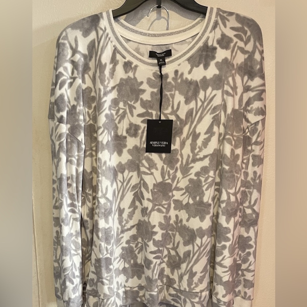 Simply Vera Vera Wang Floral Print Sweater in Gray and Cream